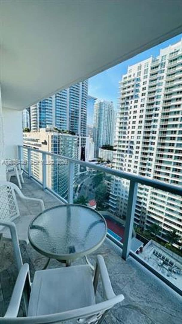 Miami Condo: 1155 Brickell Bay Dr cu-1906