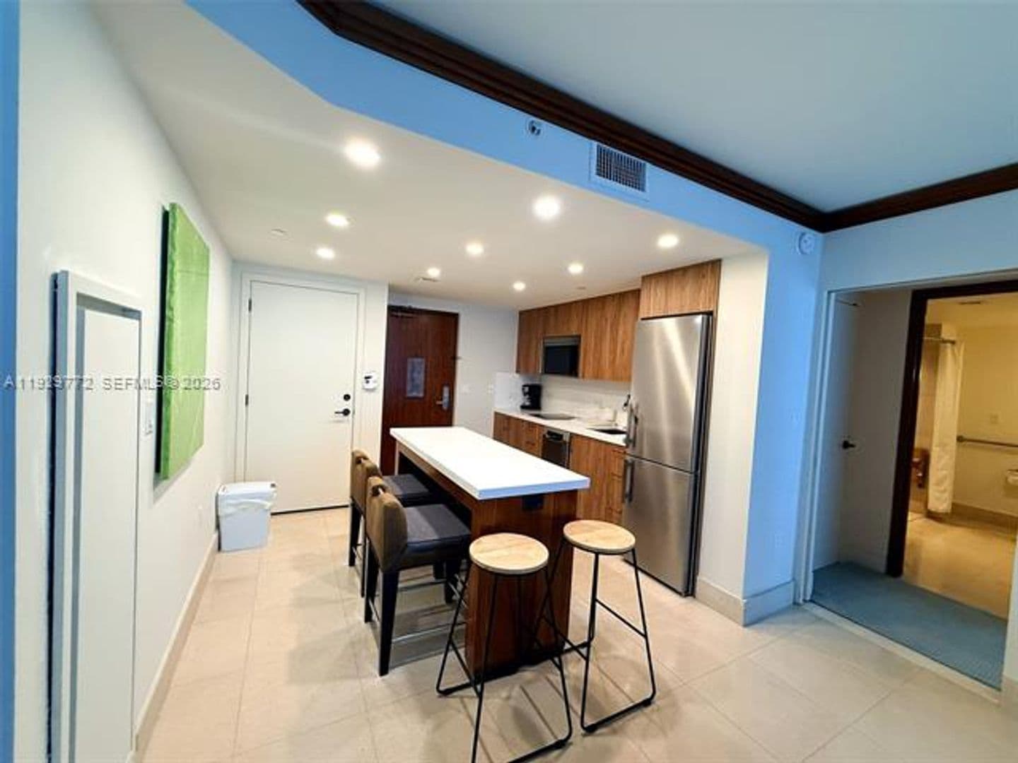 Miami Beach House: 6801 Collins Ave cu-309