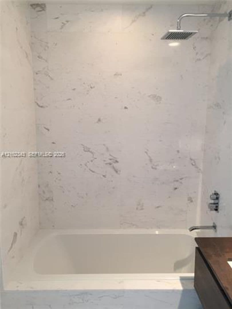 Key Biscayne Condo: 350 Ocean Dr cu-704N
