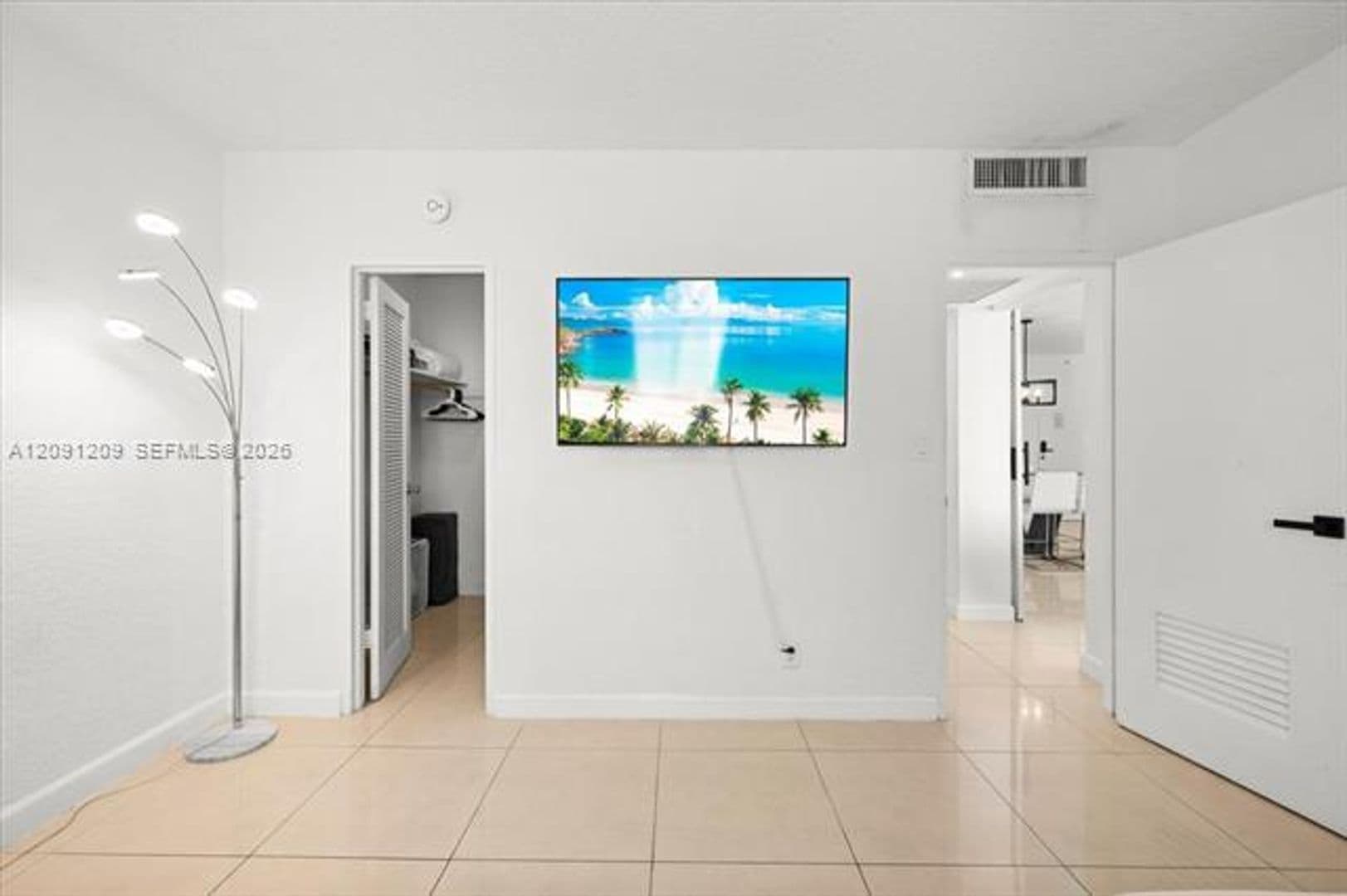 Hollywood Condo: 4001 S Ocean Dr cu-10R