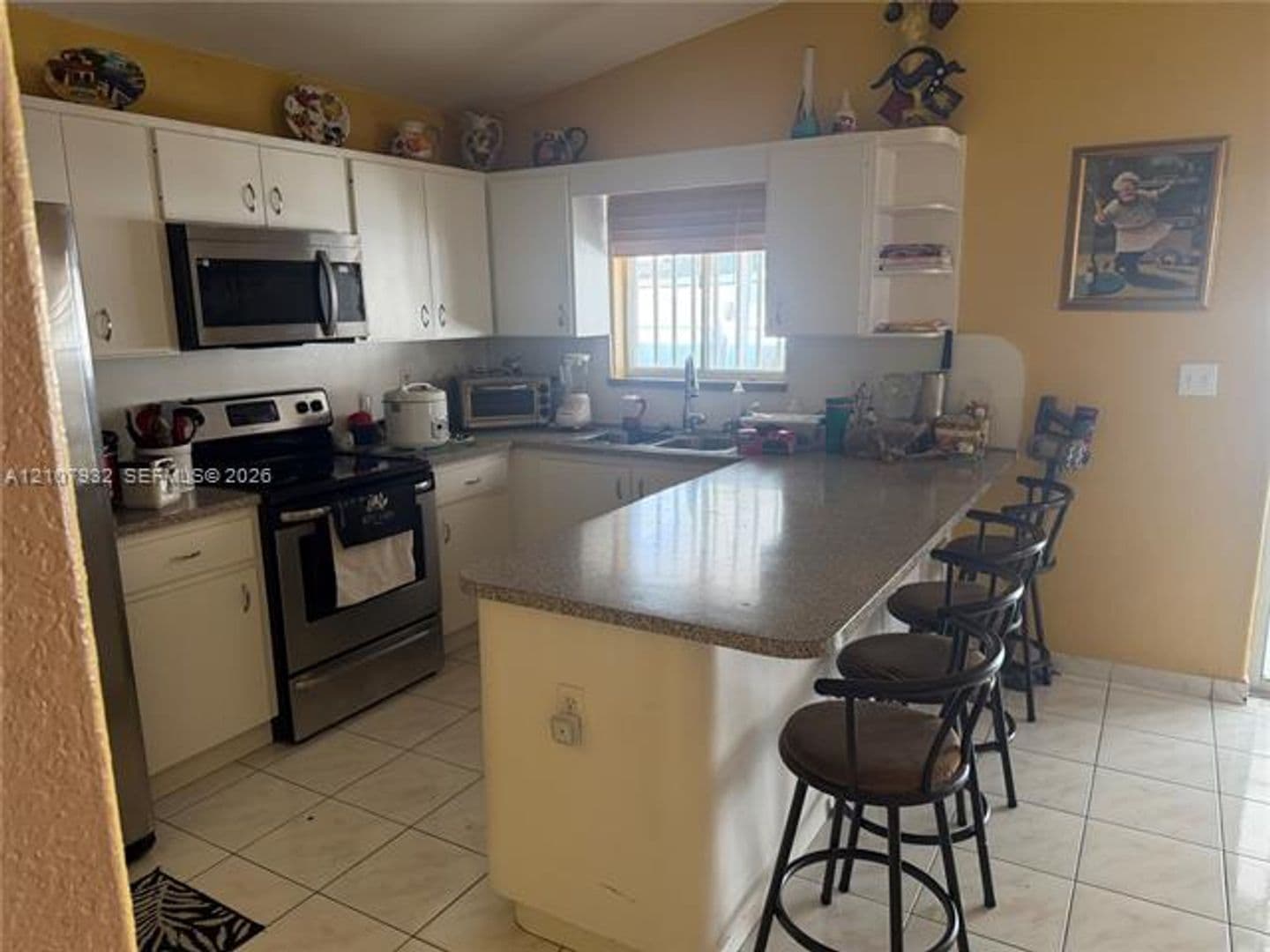Hialeah House: 3293 W 77th Pl # 3293