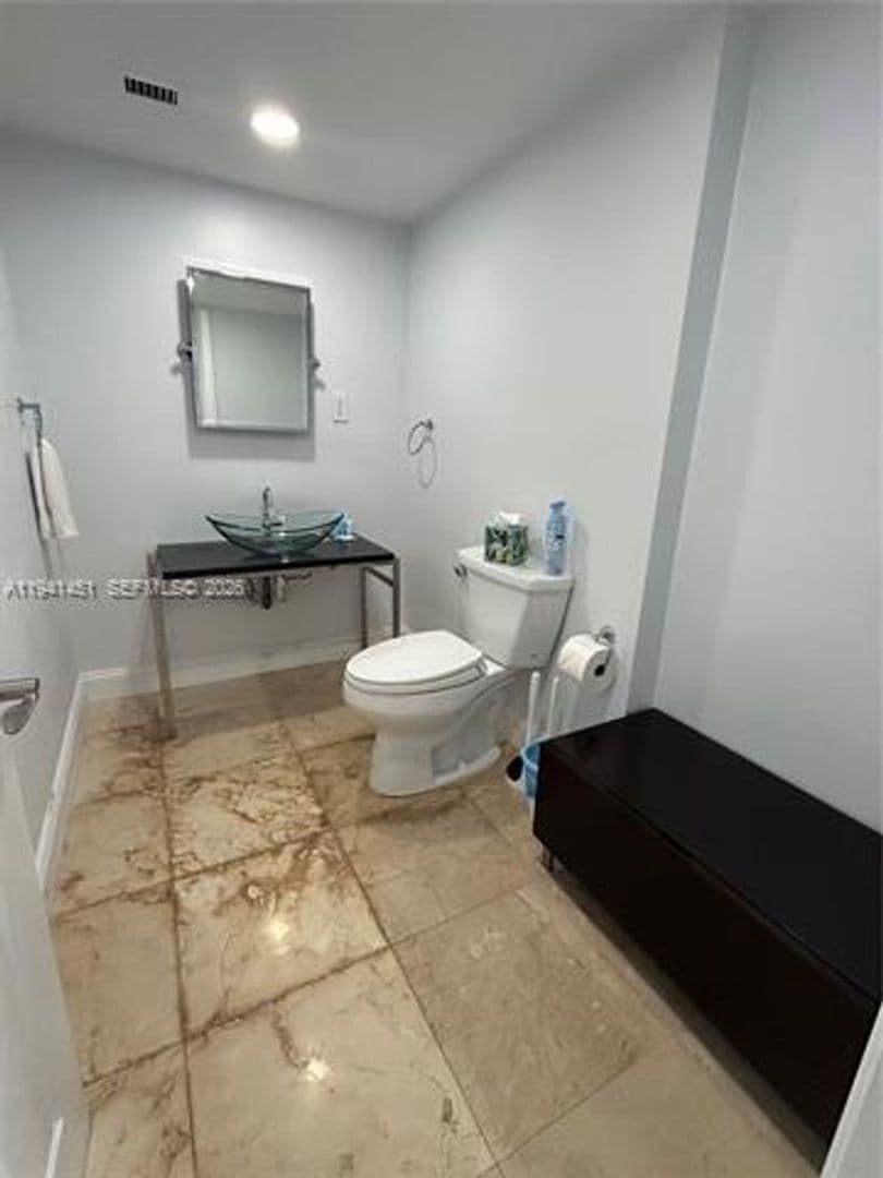 Hollywood Condo: 4001 S Ocean Dr cu-PH11