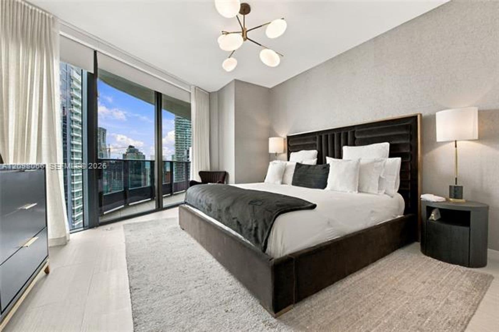 Miami Condo: 1000 Brickell Plz cu-3401