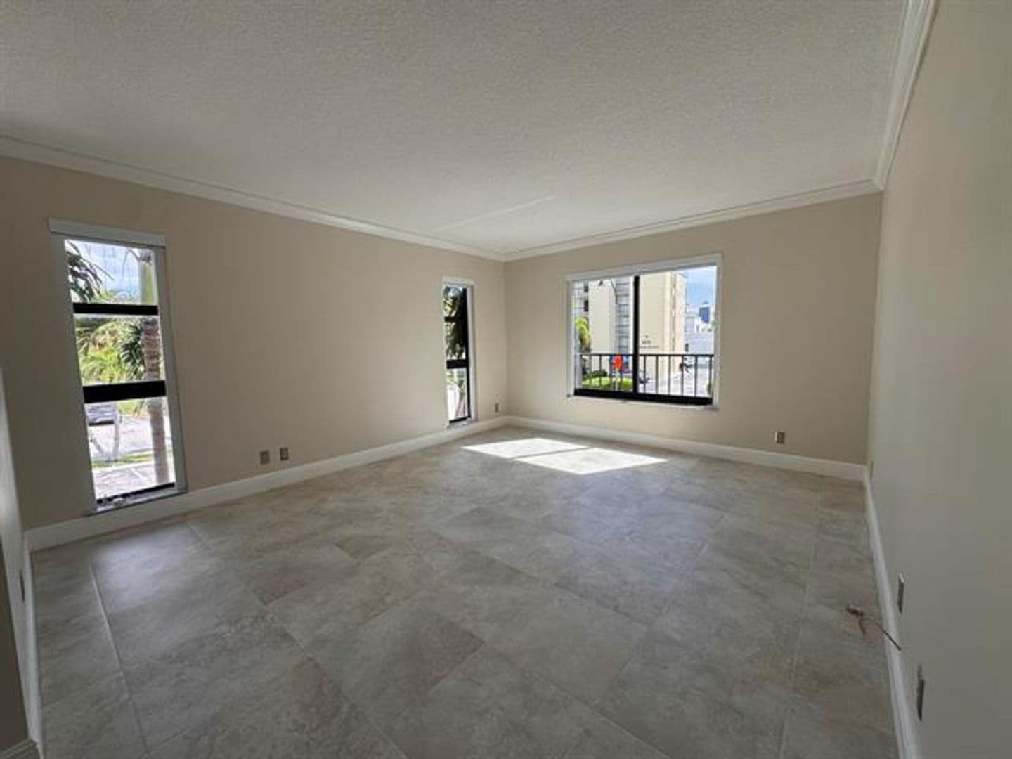 Hollywood Condo: 3200 N Ocean Dr cu-206