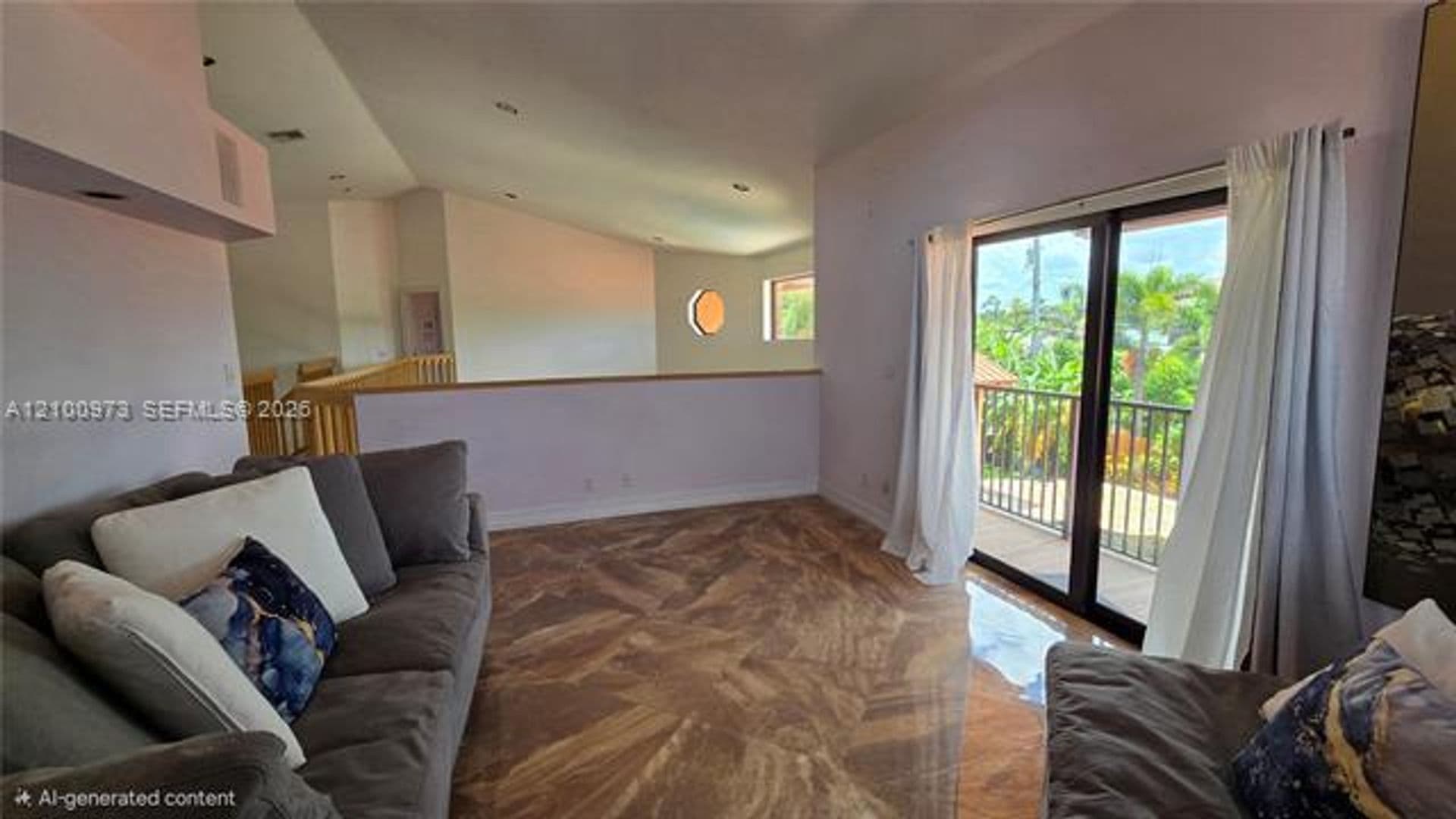Hollywood House: 741 Tyler St # 741
