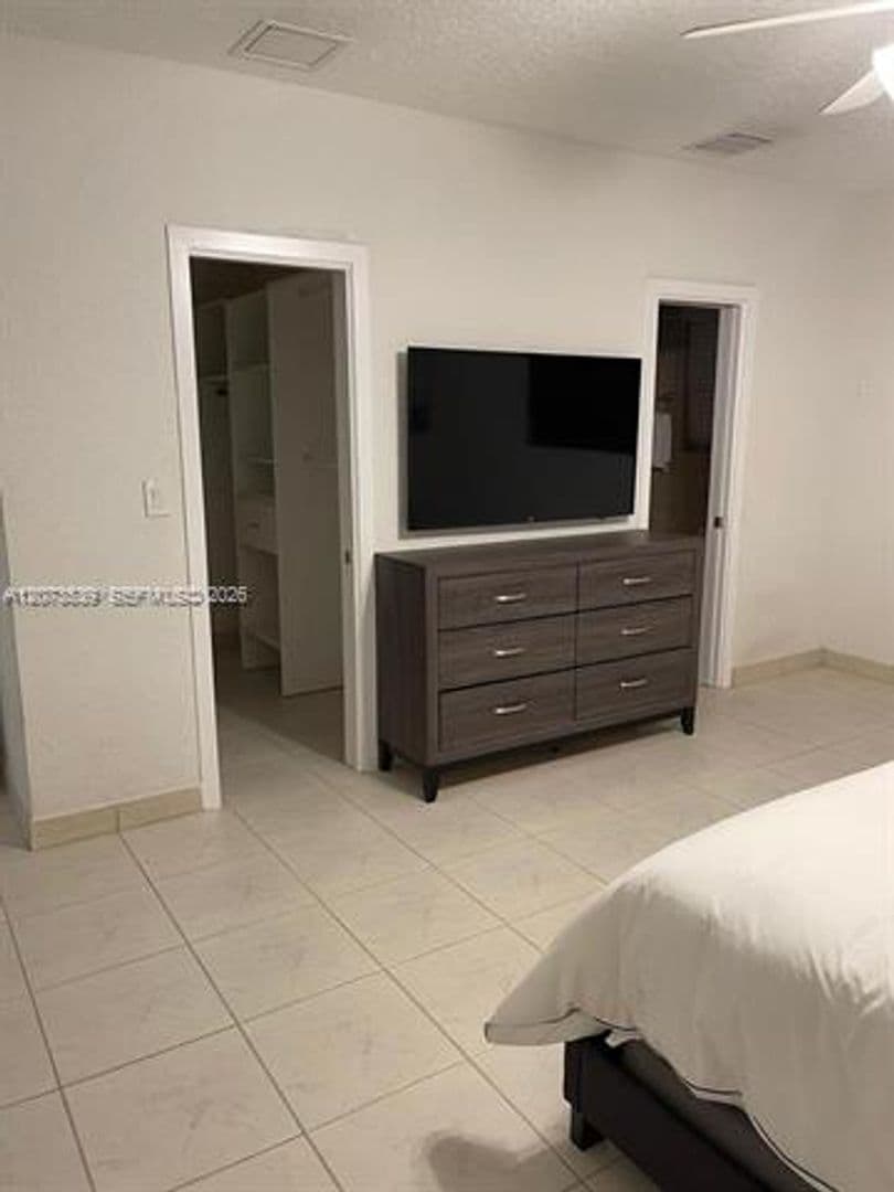 Hallandale Beach House: 612 Hibiscus Dr # 612