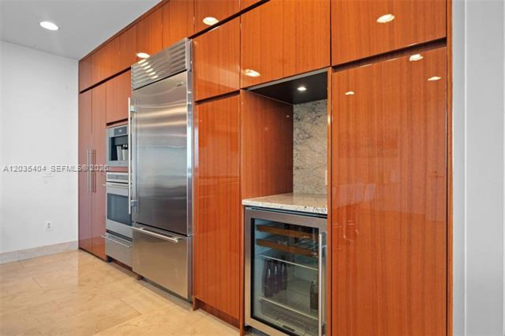 Bal Harbour Condo: 9705 Collins Ave cu-605N