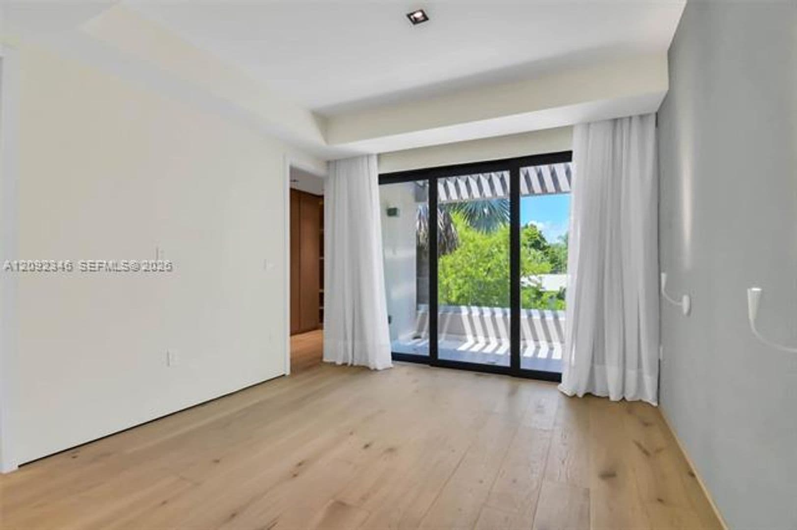 Miami House: 135 SW 29th Rd # 135