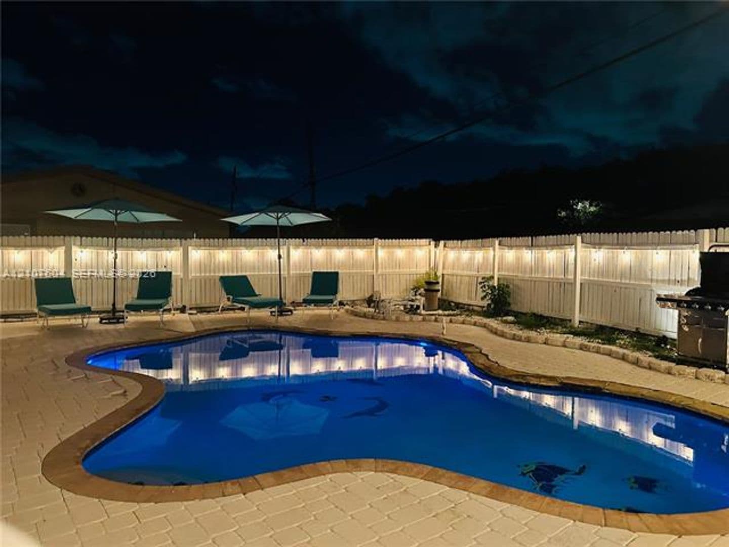 Hollywood House: 120 S 56th Ave # 120