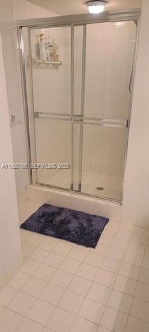 Aventura Condo: 3600 Yacht Club Dr cu-1204