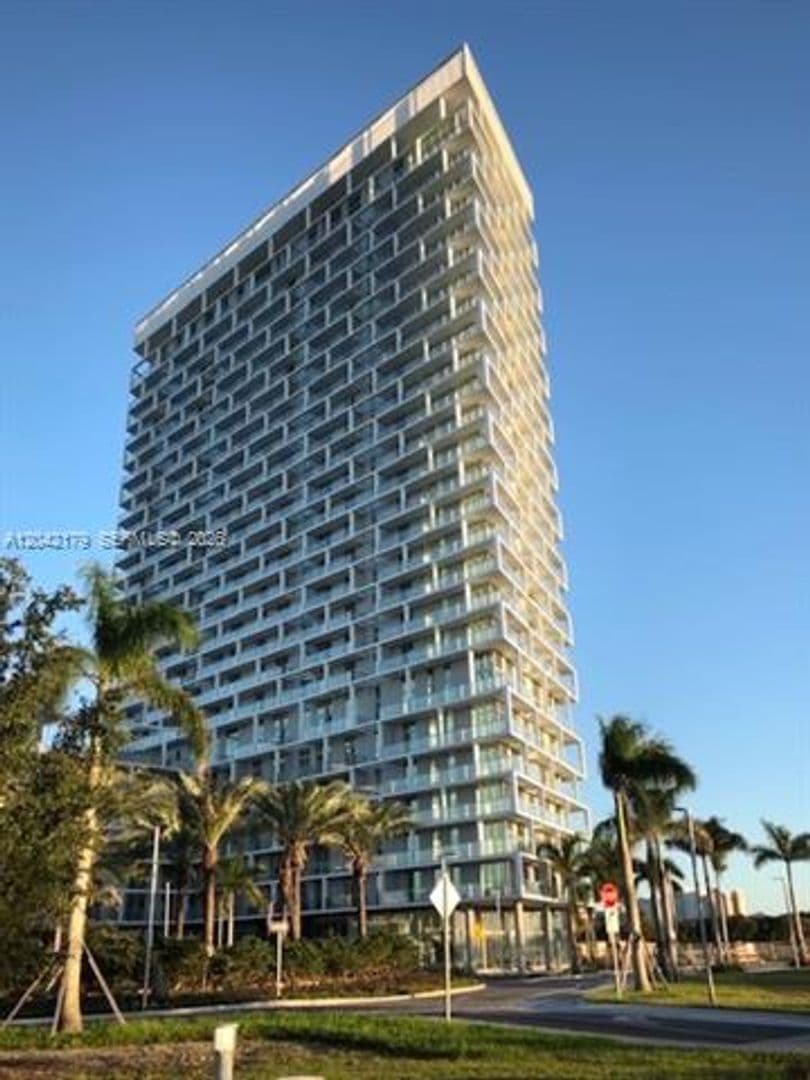 Sunrise Condo: 2000 Metropica Way cu-616