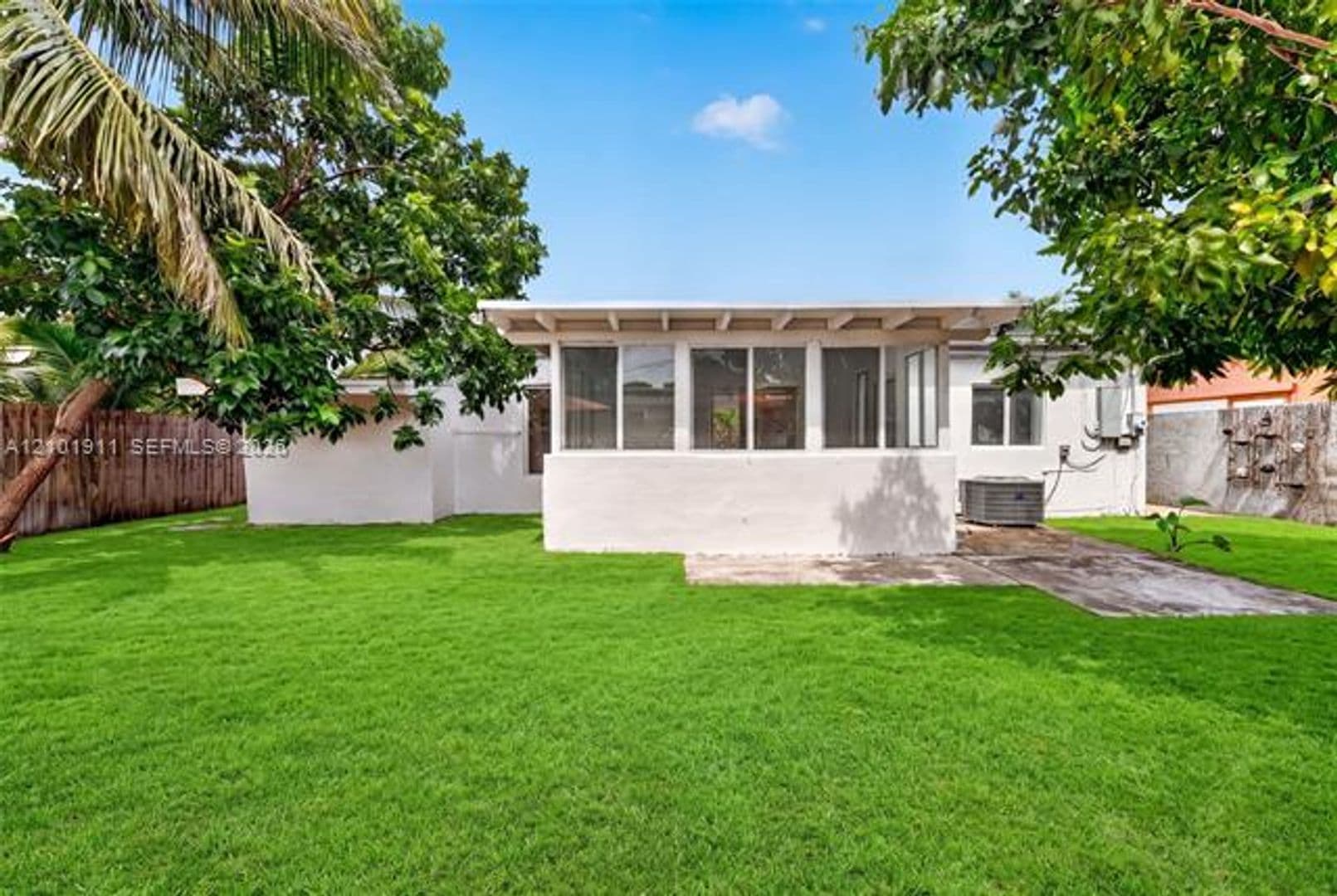 Miami House: 334 NW 110th St # 334