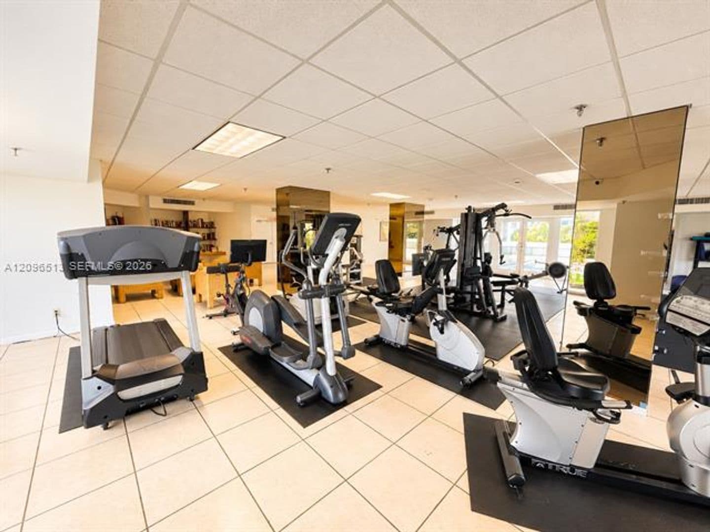 Miami Beach Condo: 2401 Collins Ave cu-1807
