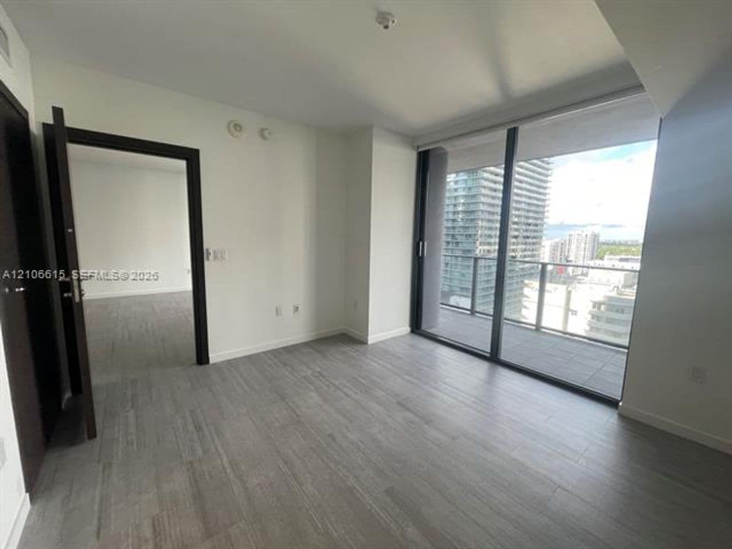 Miami Condo: 1000 Brickell Plz cu-1906