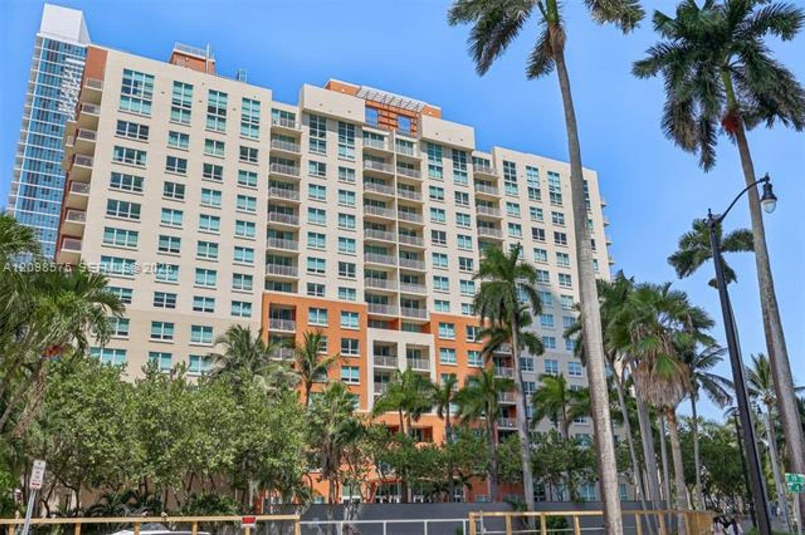 Miami Condo: 2000 N Bayshore Dr cu-1401