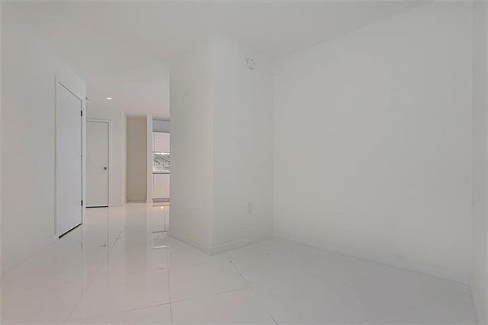 Miami Condo: 851 NE 1st Ave cu-2402