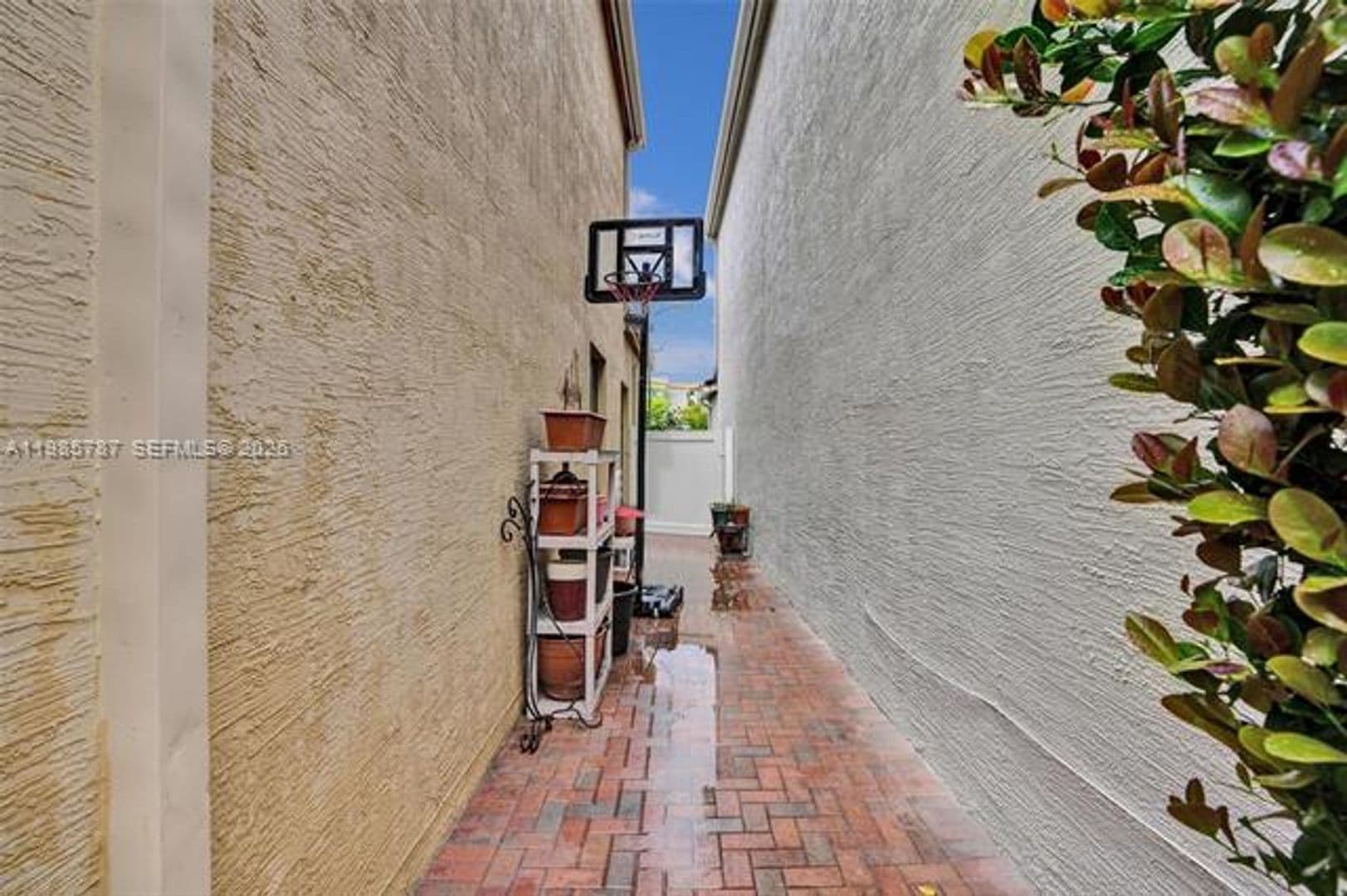 Miami House: 760 NE 193rd Ter # 760