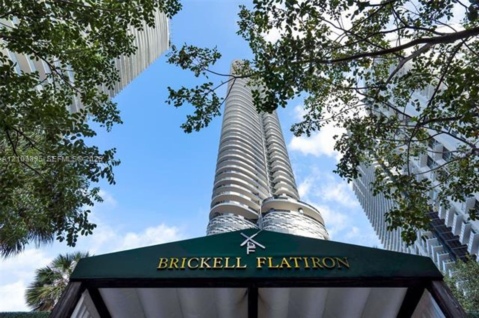 Miami Condo: 1000 Brickell Plz cu-3110
