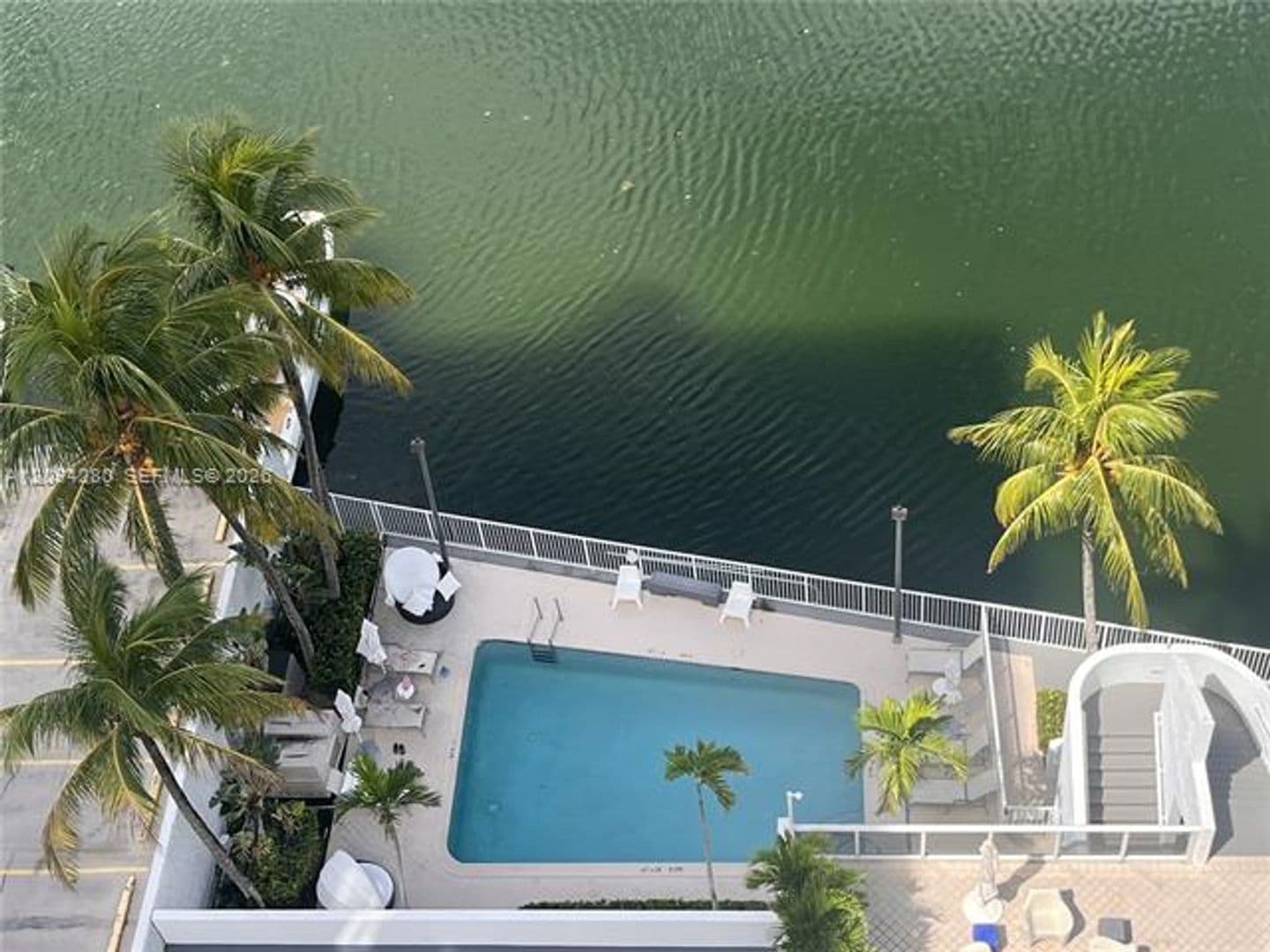 Miami Beach Condo: 5880 Collins Ave cu-PH-1