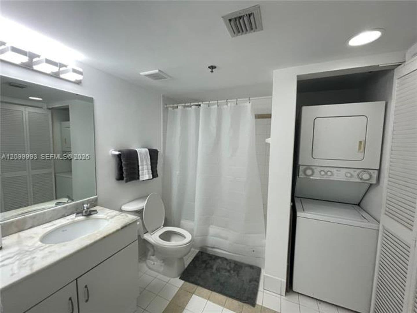 Miami Condo: 1200 Brickell Bay Dr cu-3104
