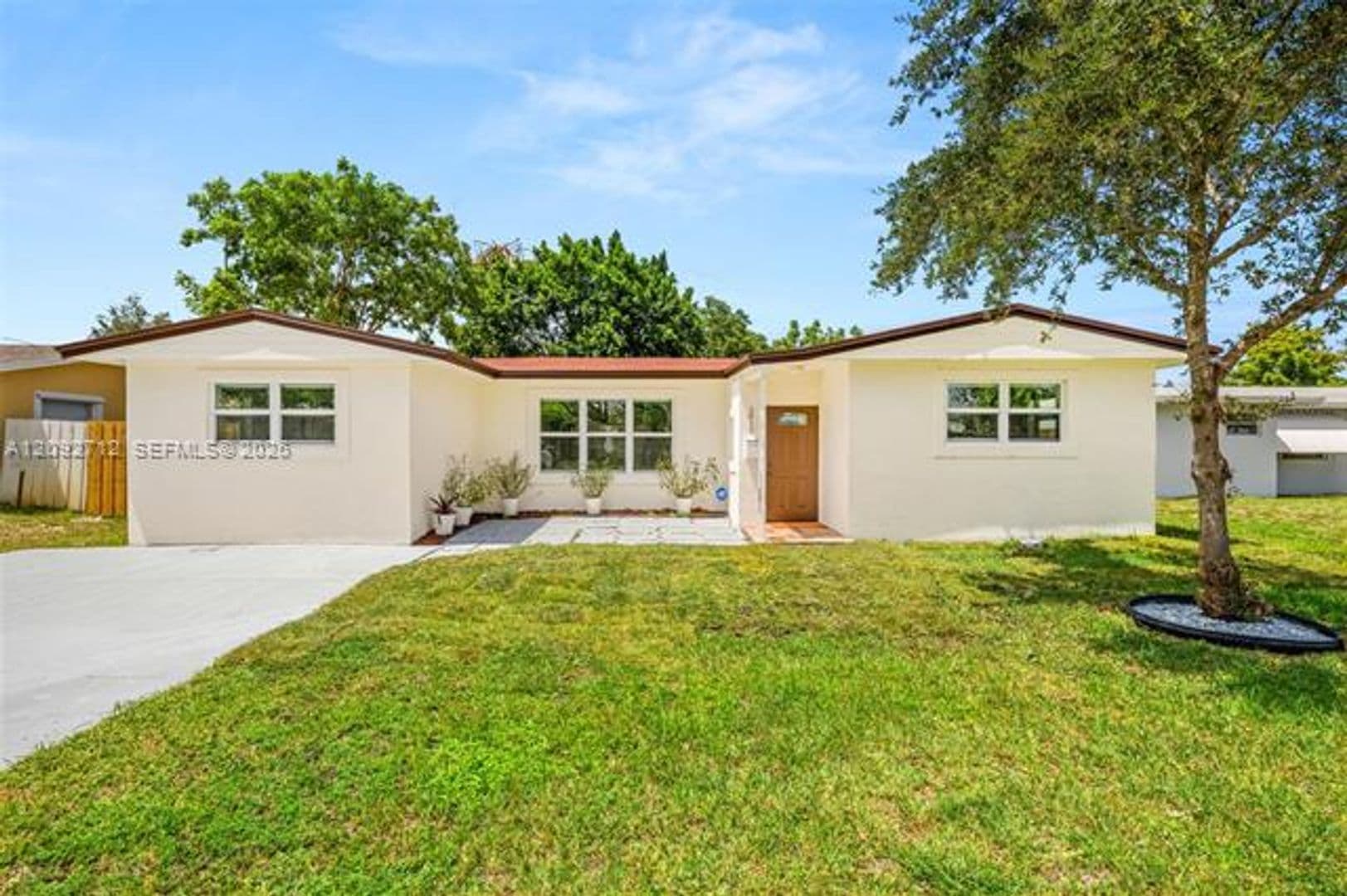 Hollywood House: 2819 Cleveland St # 2819