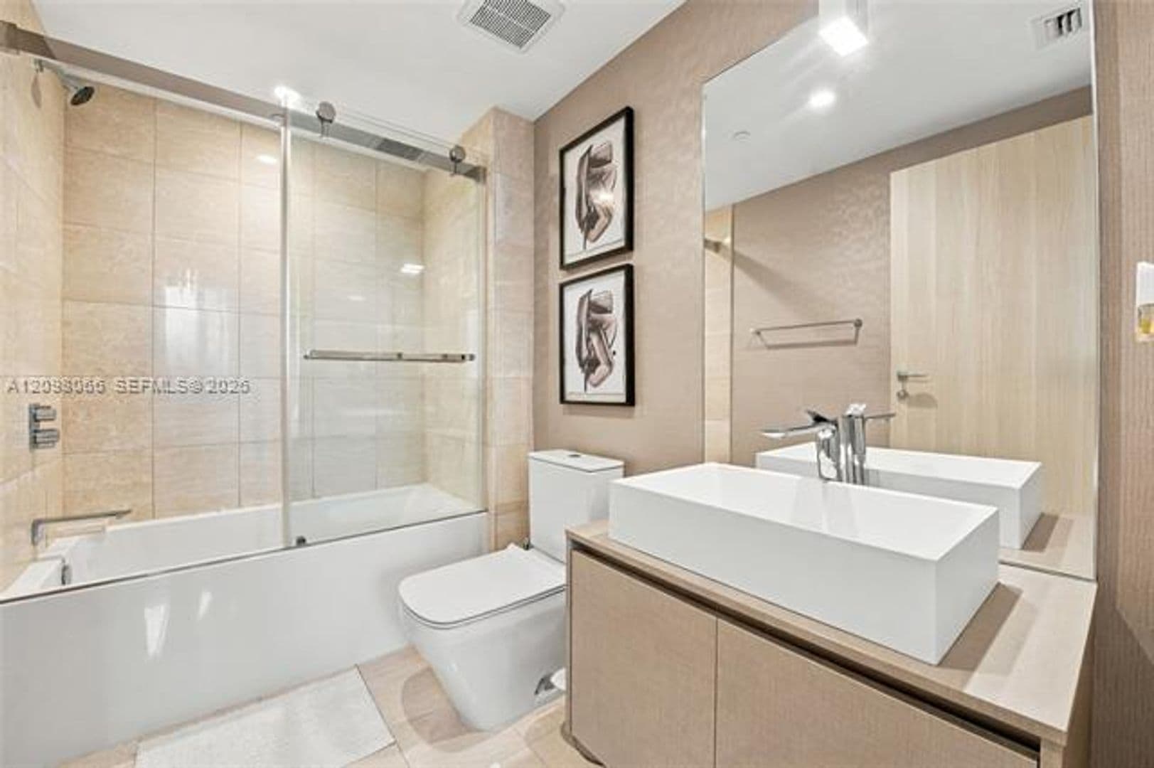 Miami Condo: 1000 Brickell Plz cu-3401