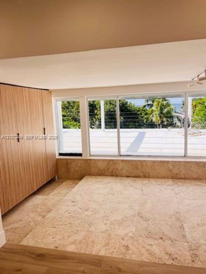 Key Biscayne House: 241 Harbor Dr # 241