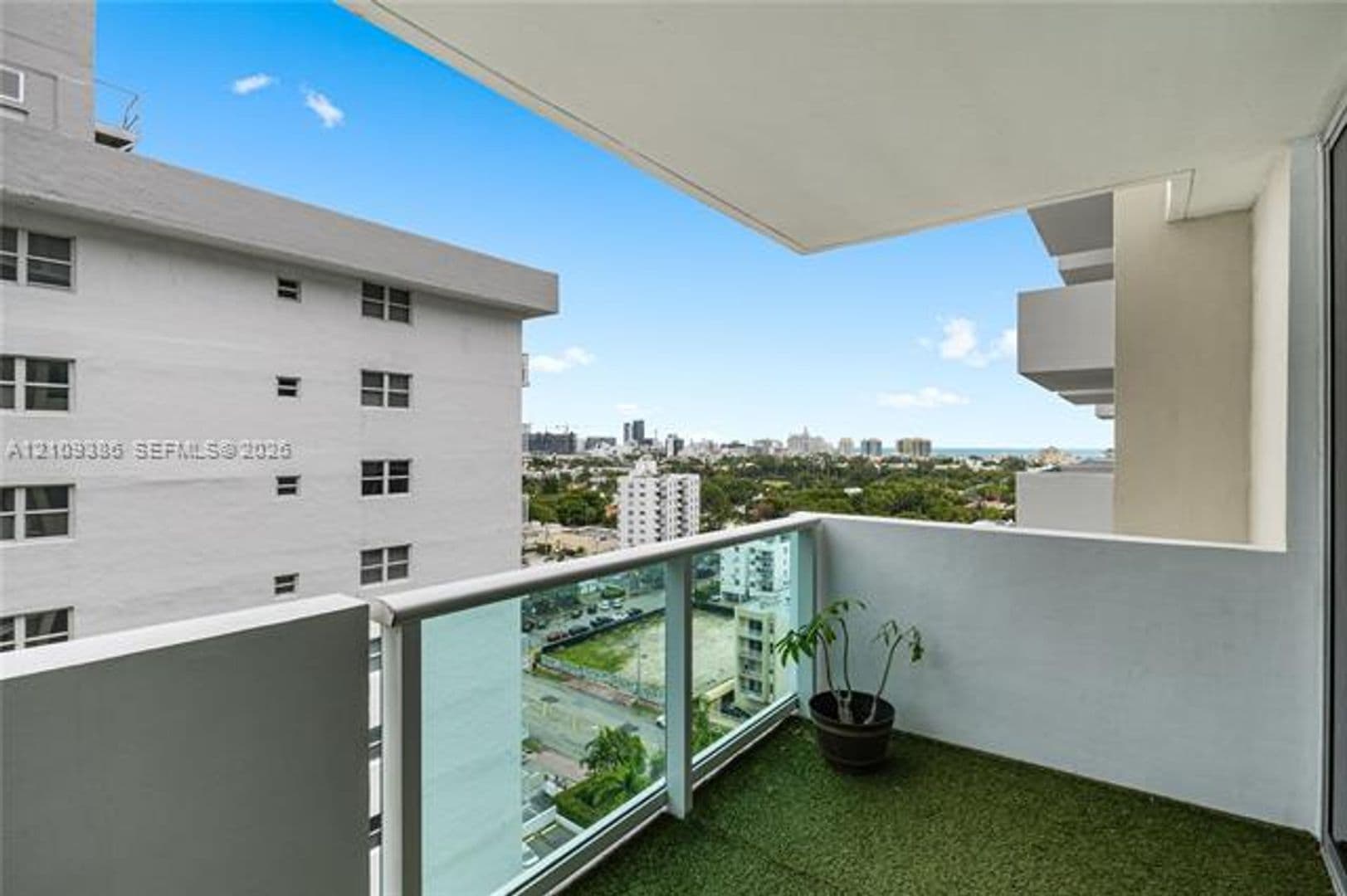 Miami Beach Condo: 1200 West Ave cu-1419