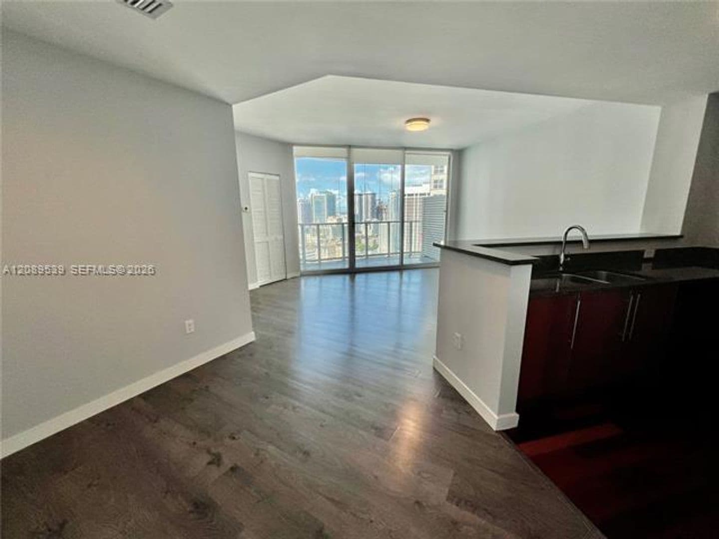 Miami Condo: 300 S Biscayne Blvd cu-2705