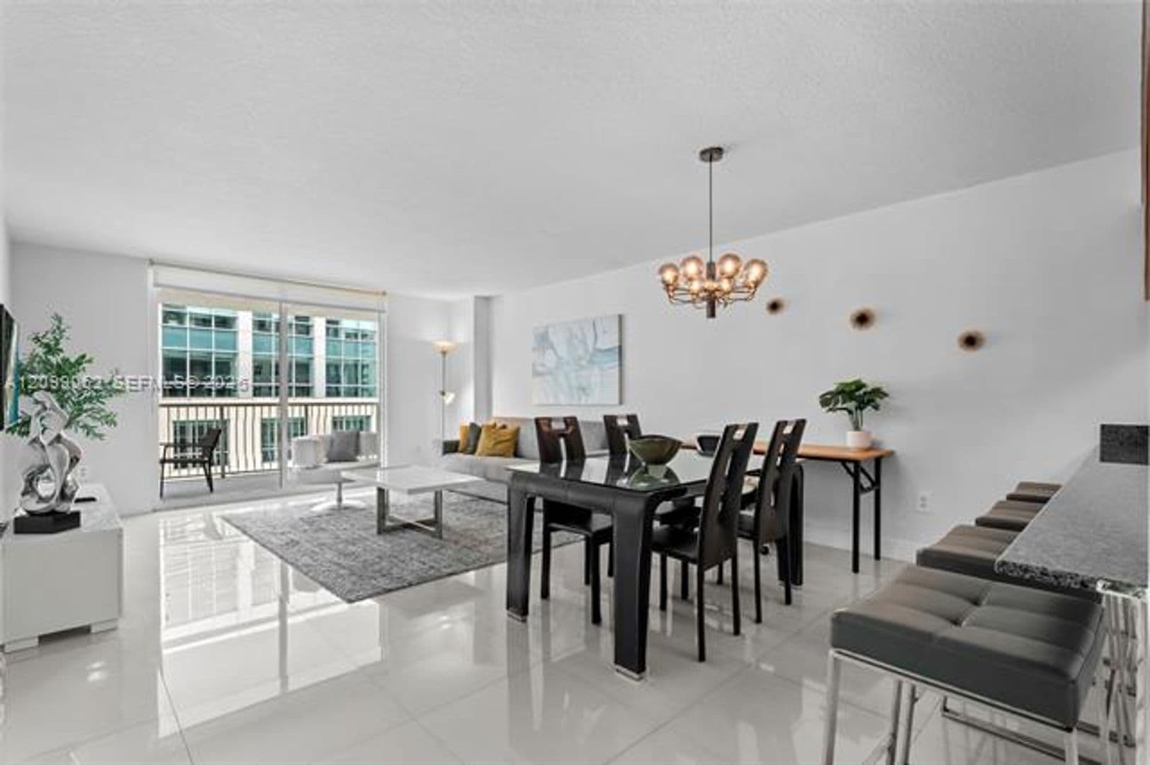 Miami Condo: 1200 Brickell Bay Dr cu-3908
