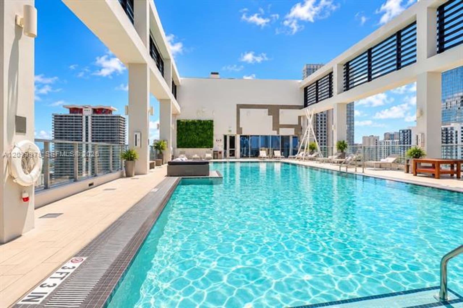 Miami Condo: 151 SE 1st St cu-1202