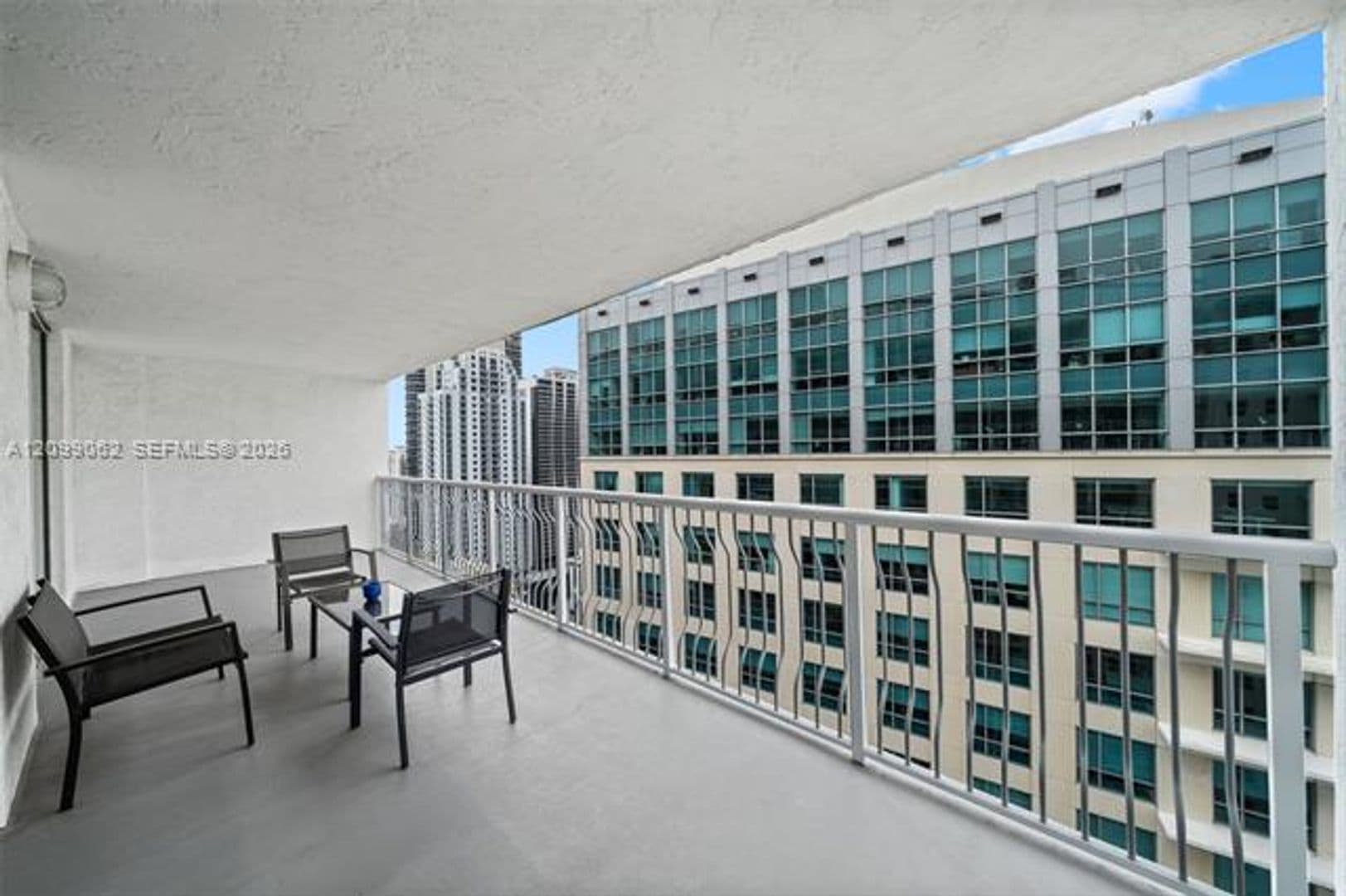 Miami Condo: 1200 Brickell Bay Dr cu-3908