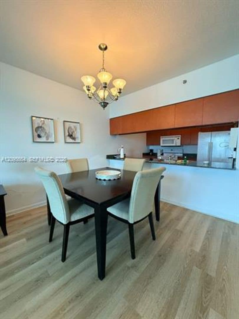 Miami Condo: 1200 Brickell Bay Dr cu-4220