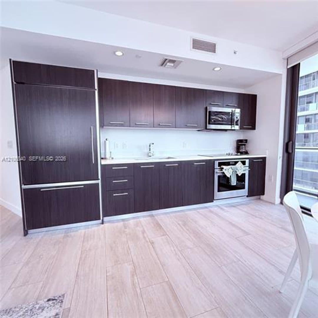 Miami Condo: 55 SW 9th St cu-3903