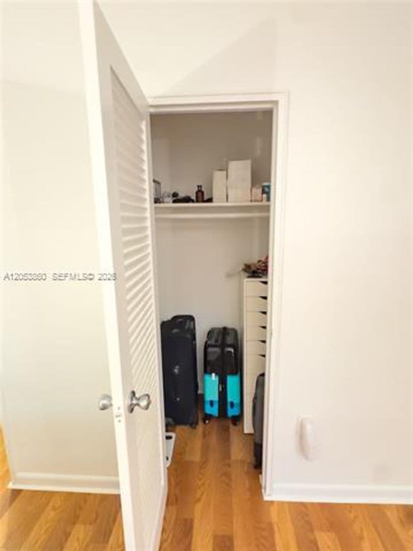 Bal Harbour Condo: 10185 Collins Ave cu-202