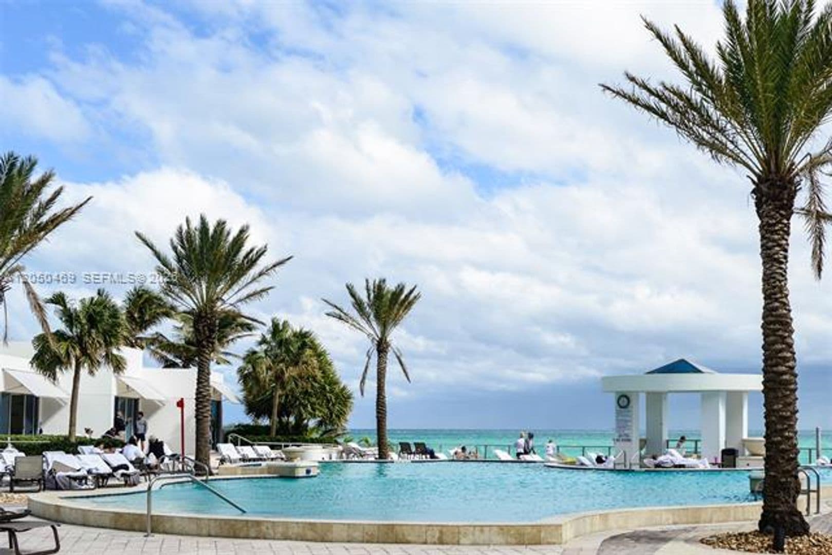 Hollywood Condo: 3101 S Ocean Dr cu-404