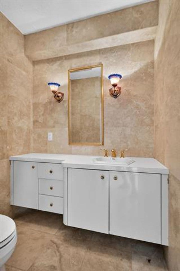 North Bay Village House: 7500 W Treasure Dr # 7500