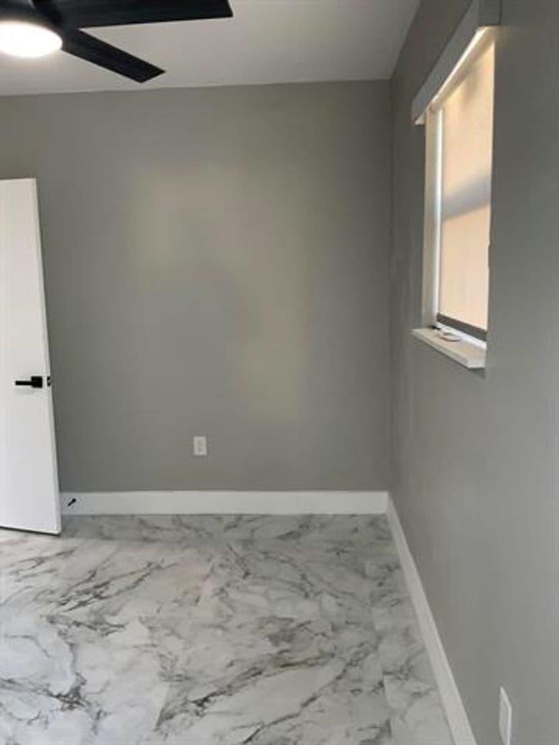 Hollywood House: 5540 Mayo St # 5540