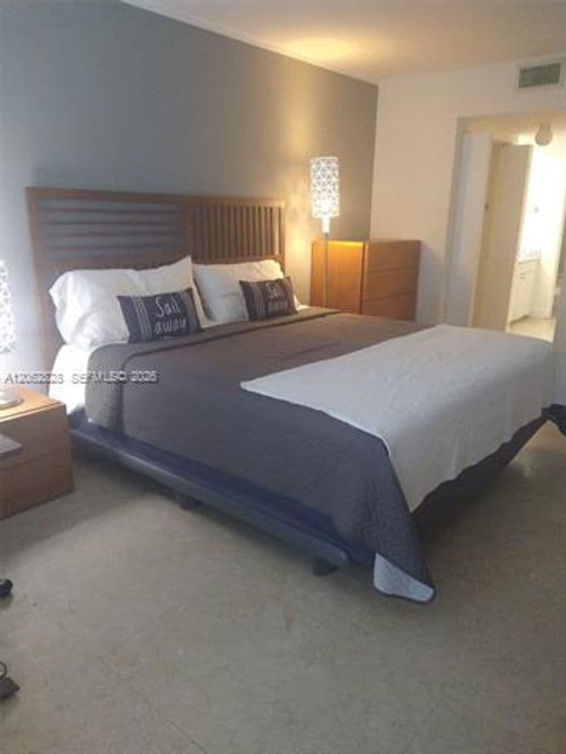 Surfside Condo: 9341 Collins Ave cu-603