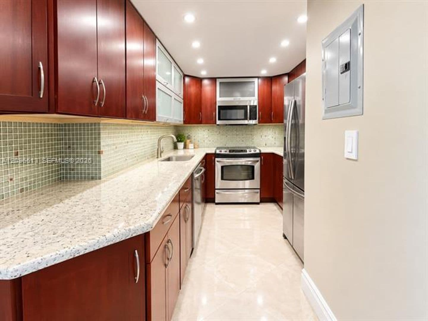 Miami Beach Condo: 2401 Collins Ave cu-1807