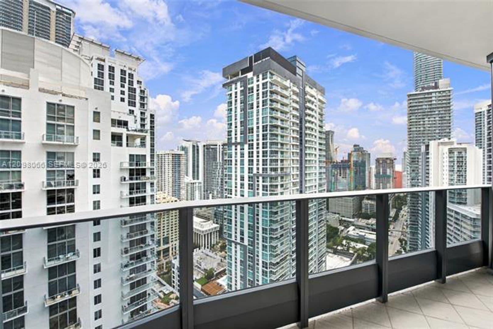 Miami Condo: 1000 Brickell Plz cu-3401