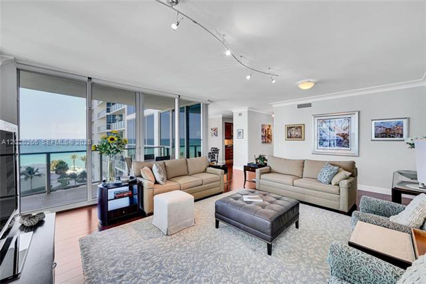 Hollywood Condo: 3101 S Ocean Dr cu-701