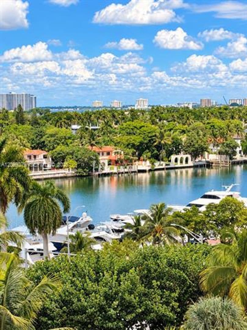 Miami Beach Condo: 5151 Collins Ave cu-921