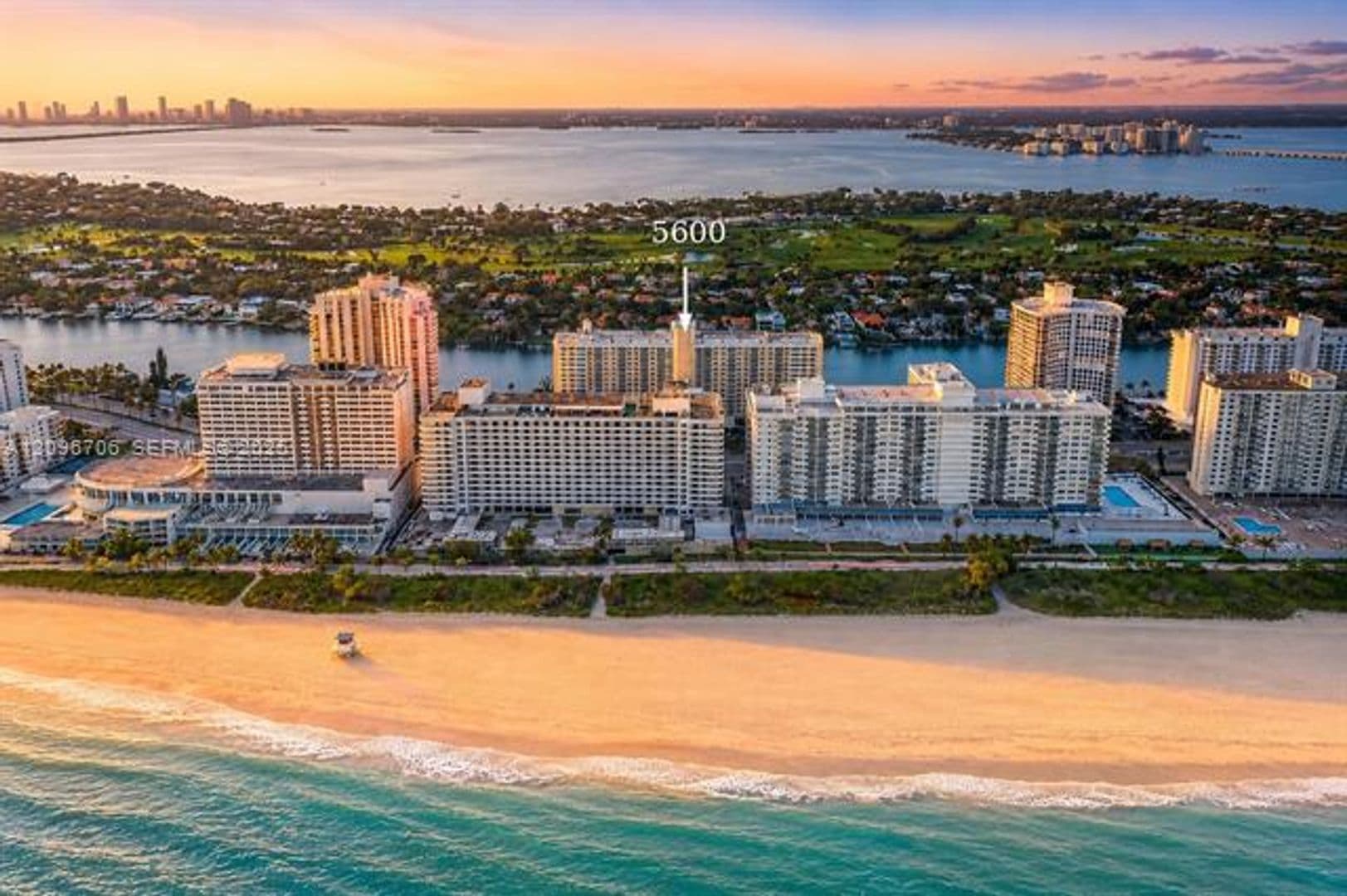 Miami Beach Condo: 5600 Collins Ave cu-4P