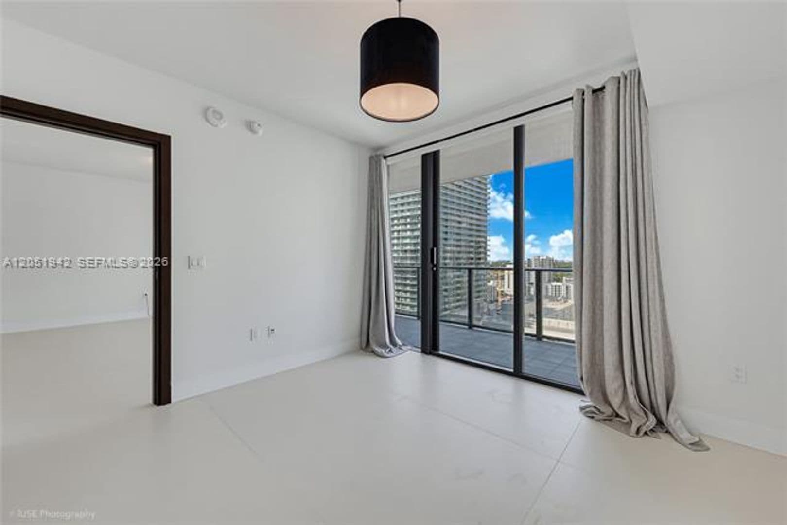 Miami Condo: 1000 Brickell Plz cu-2110