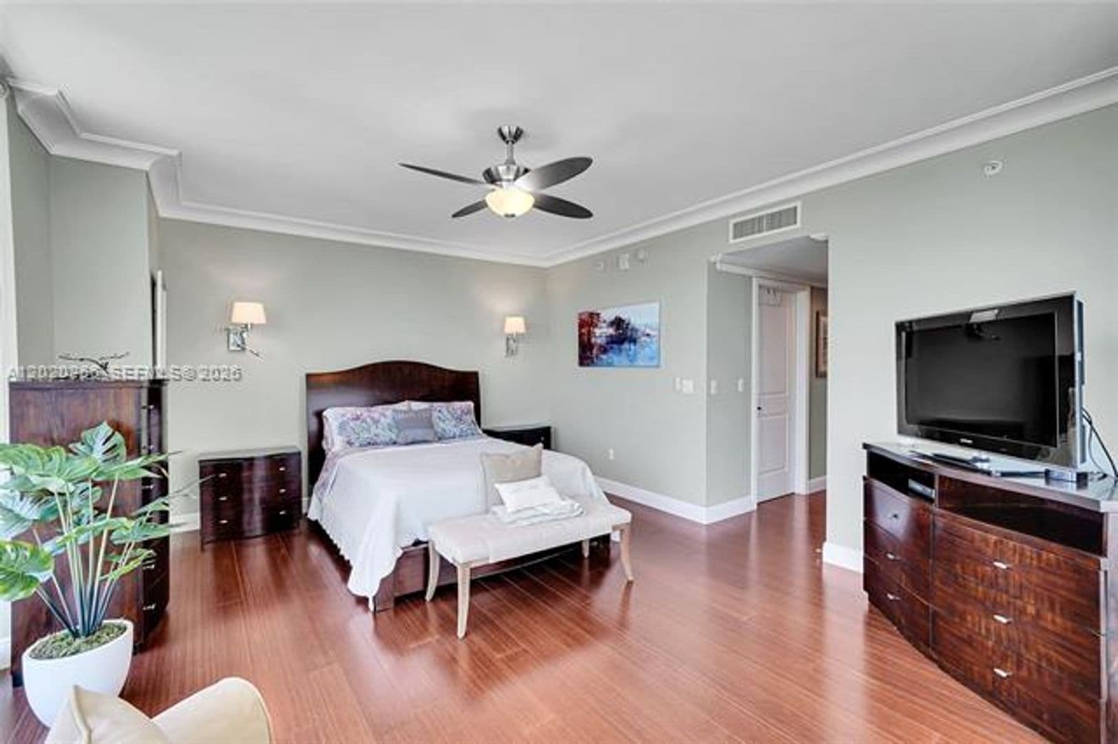 Hollywood Condo: 3101 S Ocean Dr cu-701
