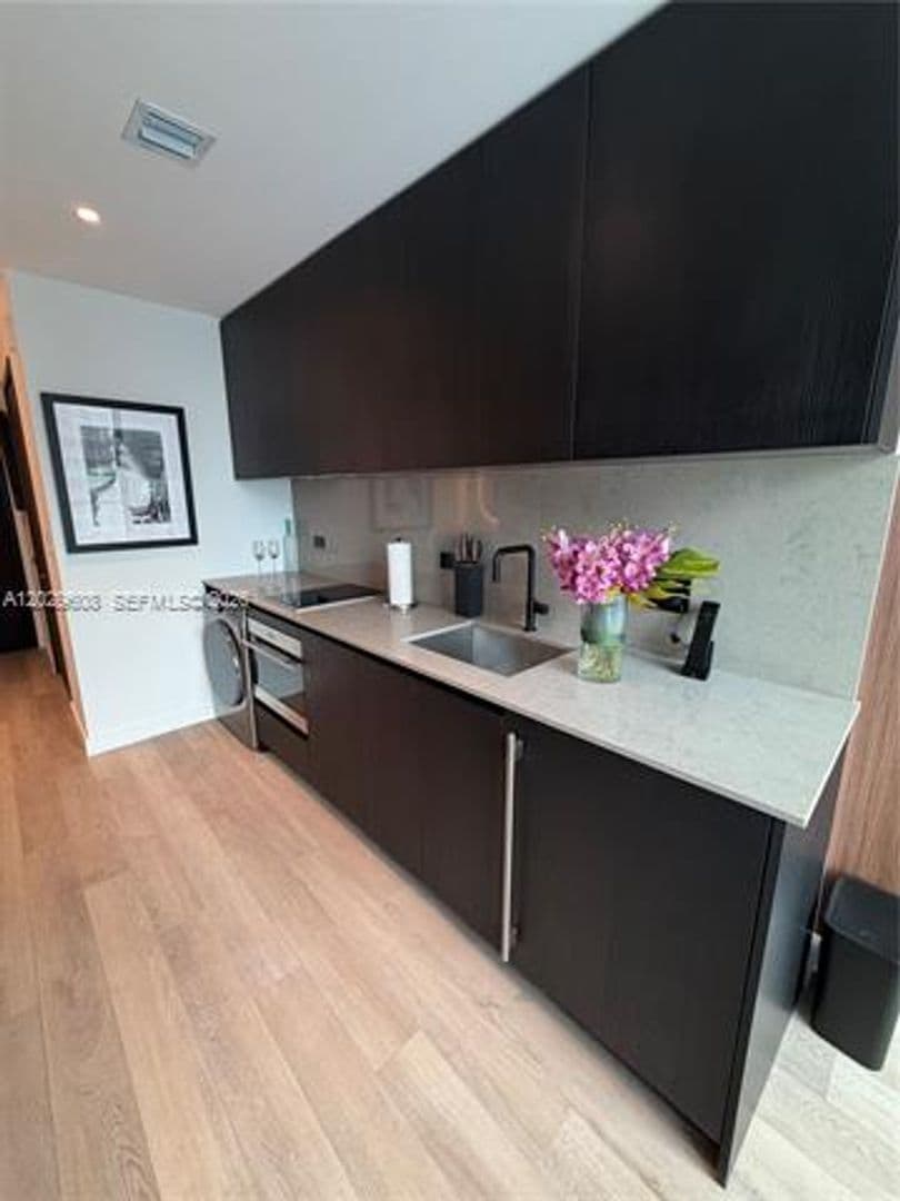 Miami Condo: 20 NE 11th St cu-3306B