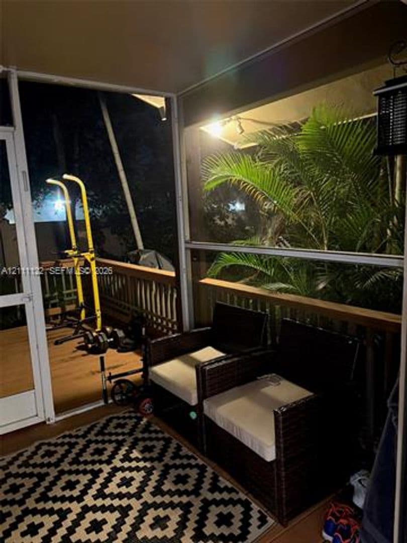 Hollywood Townhome: 5020 Sheridan St th 2