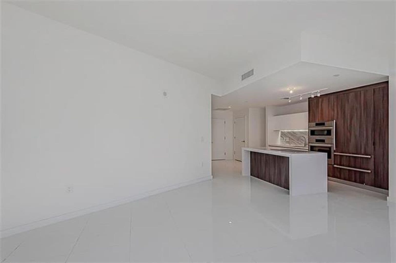 Miami Condo: 851 NE 1st Ave cu-2402