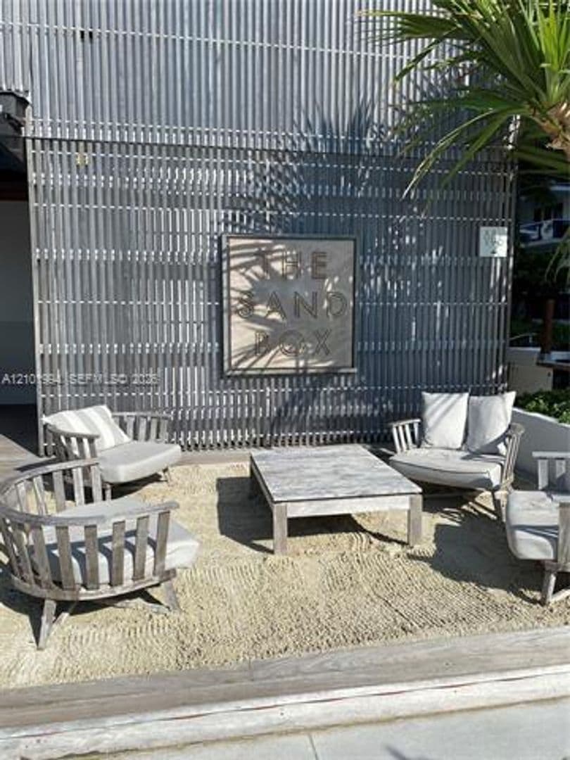 Miami Beach Condo: 2301 Collins Av cu-737